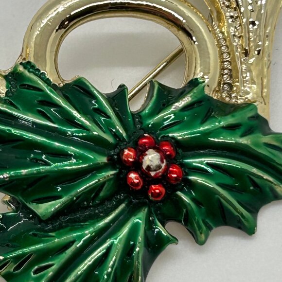 Vintage Gerry's Christmas Brooch Gold-Tone French Horn Pin Enamel Holly Berries - Picture 3 of 15
